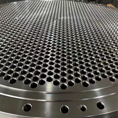 Suuri halkaisijaltaan ruostumattomasta teräksestä valmistettu 316 putkilevylaippa