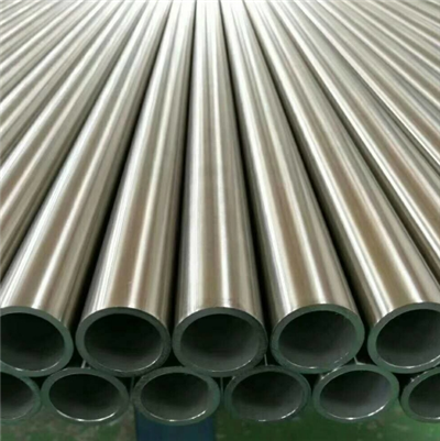 Ruostumattomasta teräksestä valmistettu saumaton ja hitsattu putki ja putki